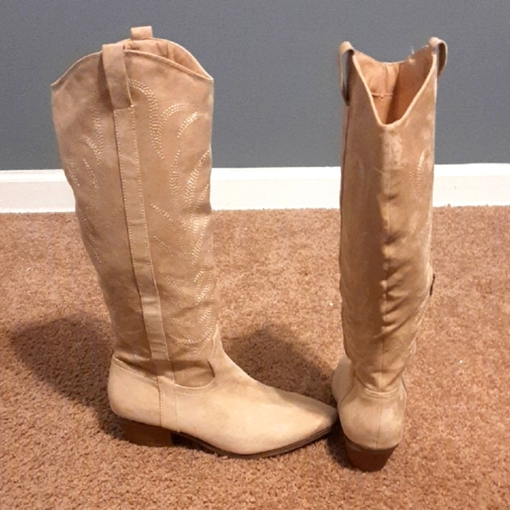 Cream Heeled Boots with Western Design